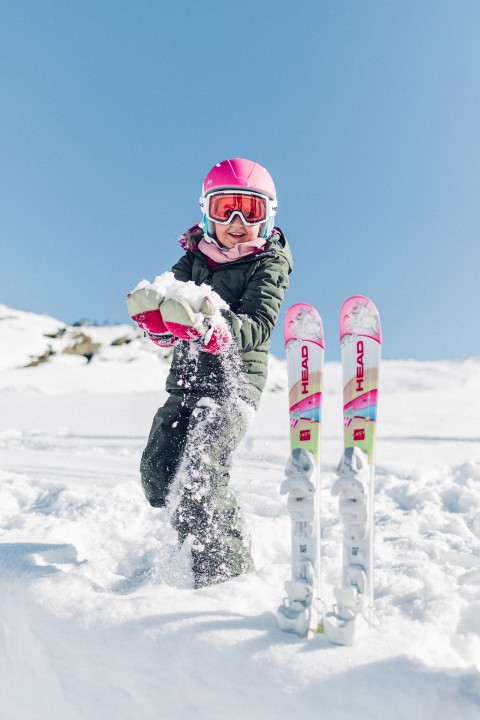 enfant-jeu-neige location hirmentaz